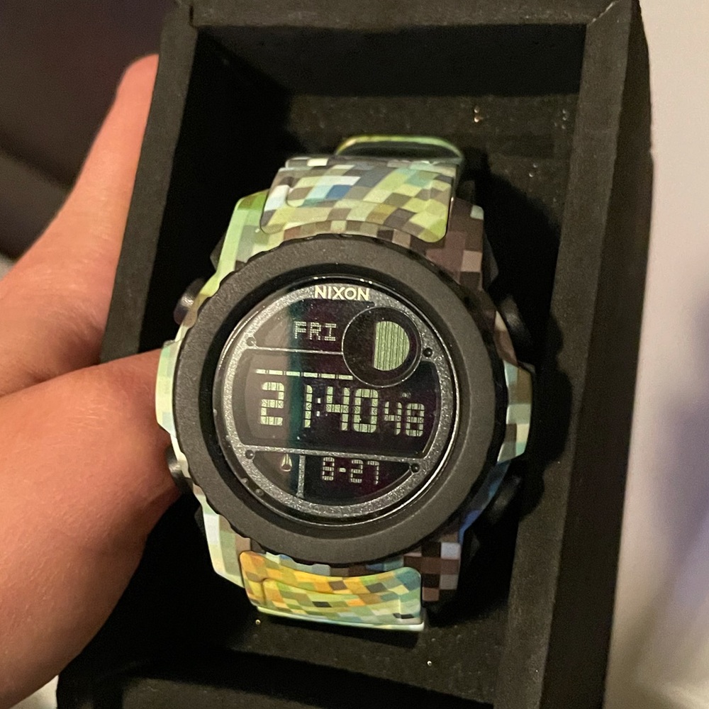 Nixon super unit riffe edition